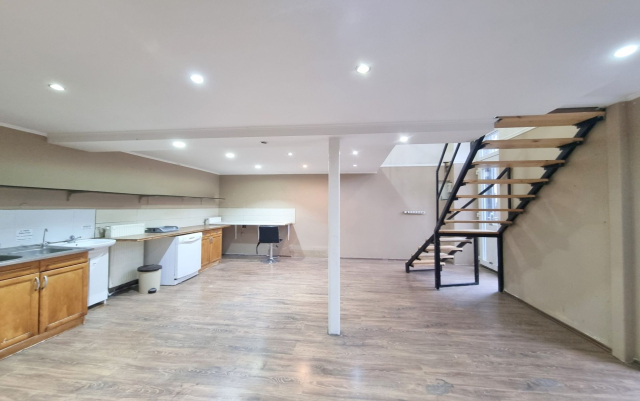 Kiadó Üzlethelyiség Budapest VIII. kerület Józsefváros (Nagykörúton kívül) Mátyás tér