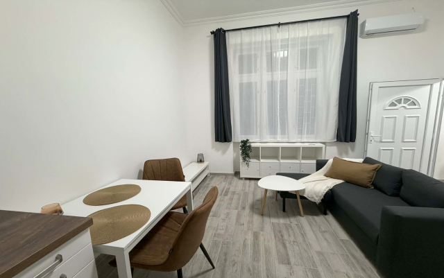 Kiadó Tégla lakás Budapest VIII. kerület Corvin negyed Kisfaludy utca