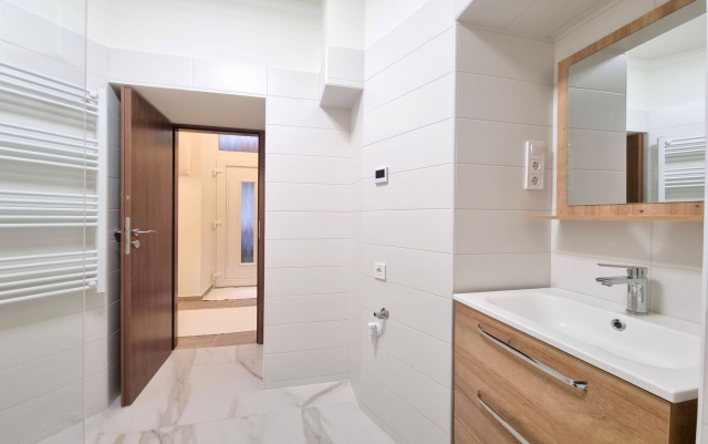 Kiadó Iroda Budapest VIII. kerület Józsefváros (Nagykörúton kívül) József körút