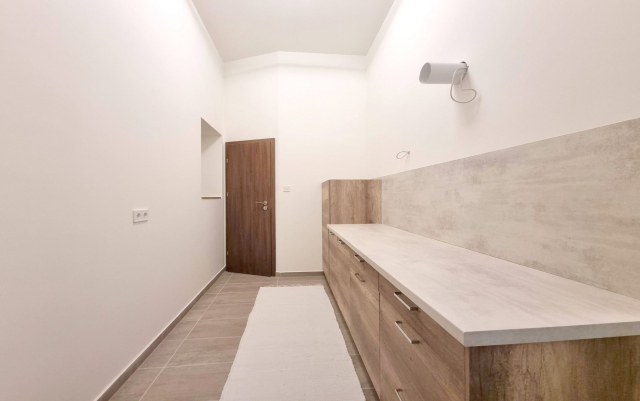 Kiadó Iroda Budapest VIII. kerület Józsefváros (Nagykörúton kívül) József körút