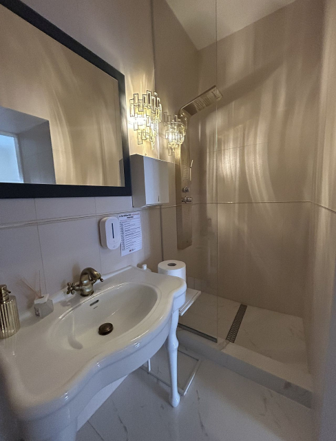 Kiadó Üzlethelyiség Budapest I. kerület Váralja Ostrom utca