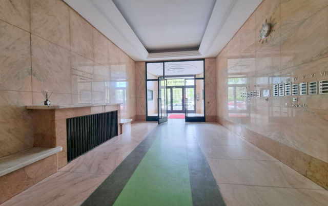 Kiadó Tégla lakás Budapest V. kerület Belváros Petőfi tér